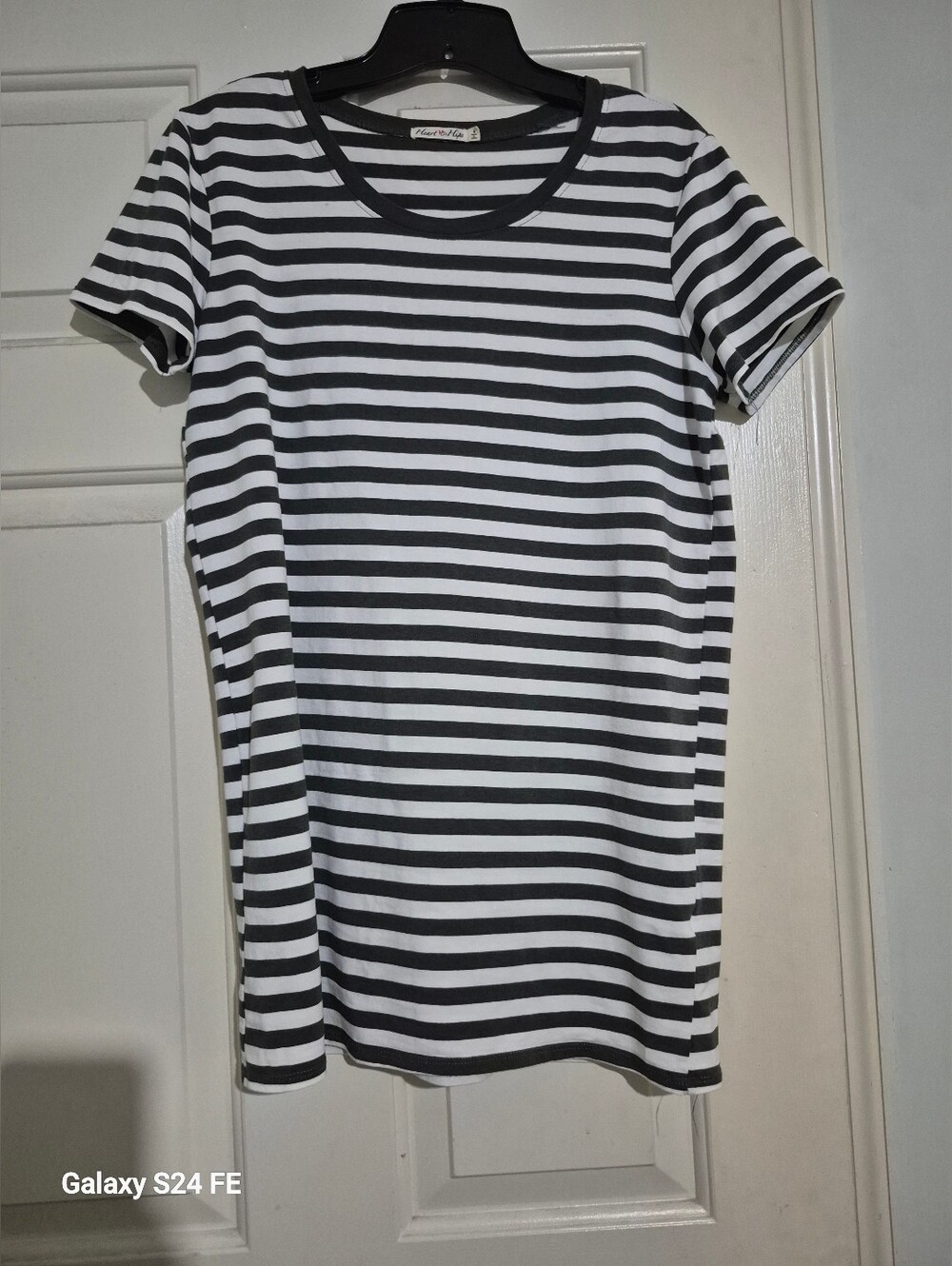 Striped Short-Sleeve Tunic Top in Black & White